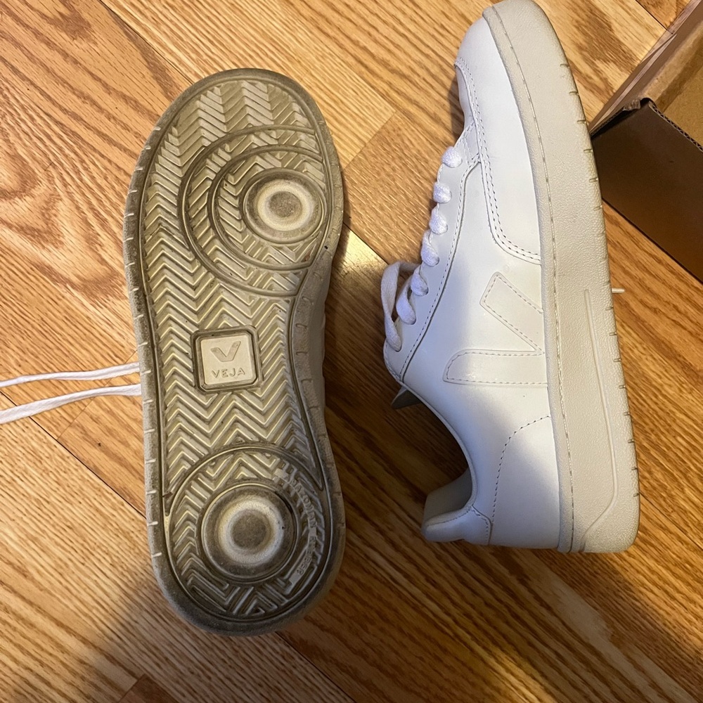 Women’s Vejas V12